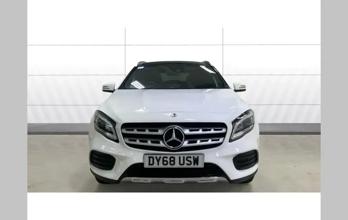 Used Mercedes GLA250 AMG Line Premium Plus 211 HP (155 kW) 2018 White SUV