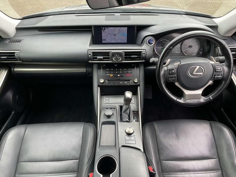 Used Lexus IS300h 220 HP (161 kW) 2018 Silver Sedan