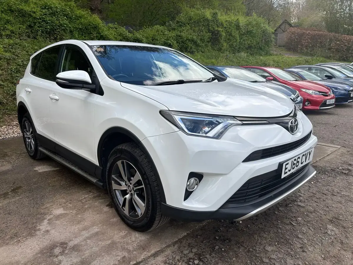 Used Toyota RAV4 Business Edition 143 HP (105 kW) 2016 White SUV
