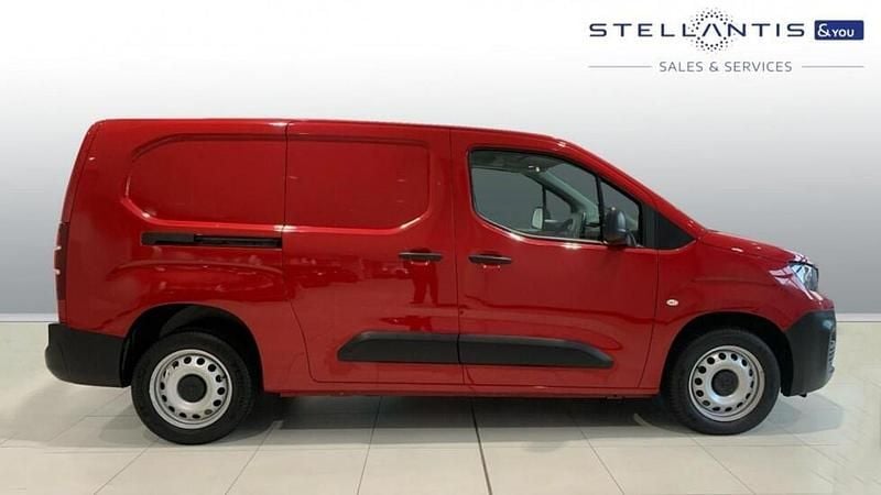 Red Used 2024 Peugeot Partner Premium Van | £15,990 (A bit pricey) - Image 1/4