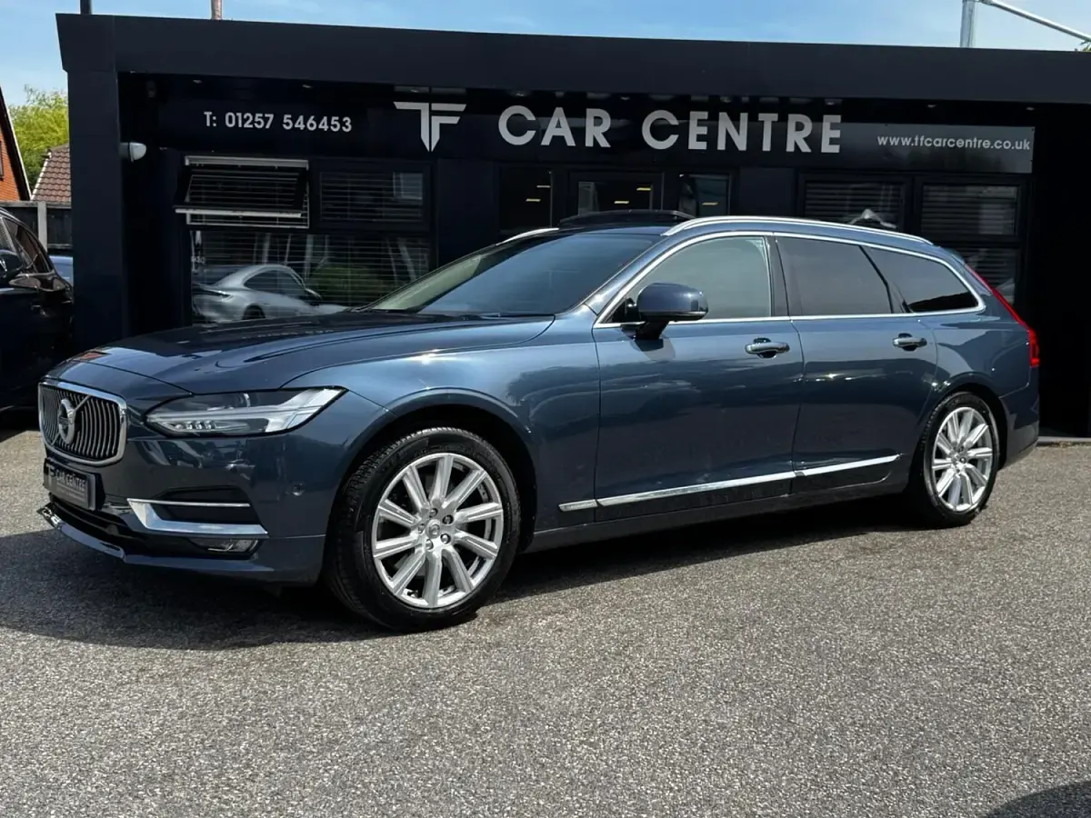 Used Volvo V90 Inscription 231 HP (169 kW) 2017 Blue Estate