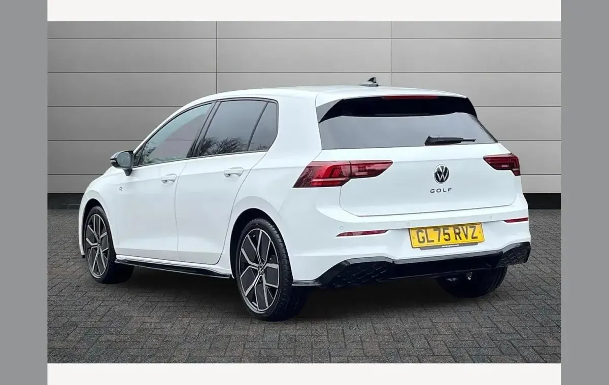 Used VW Golf VIII R-line 150 HP (110 kW) 2025 White Hatchback