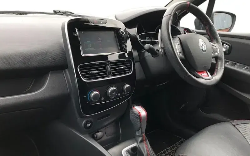 Usado Renault Clio IV 200 HP (147 kW) 2017 Preto Citadino