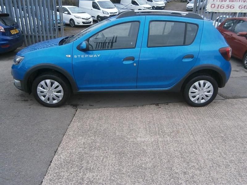 Used Dacia Sandero Lauréate 2014 Blue Hatchback