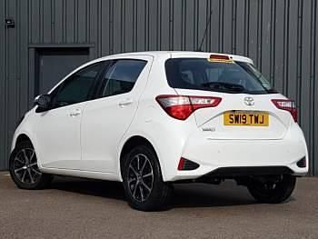 Used Toyota Yaris 111 HP (81 kW) 2019 White Hatchback