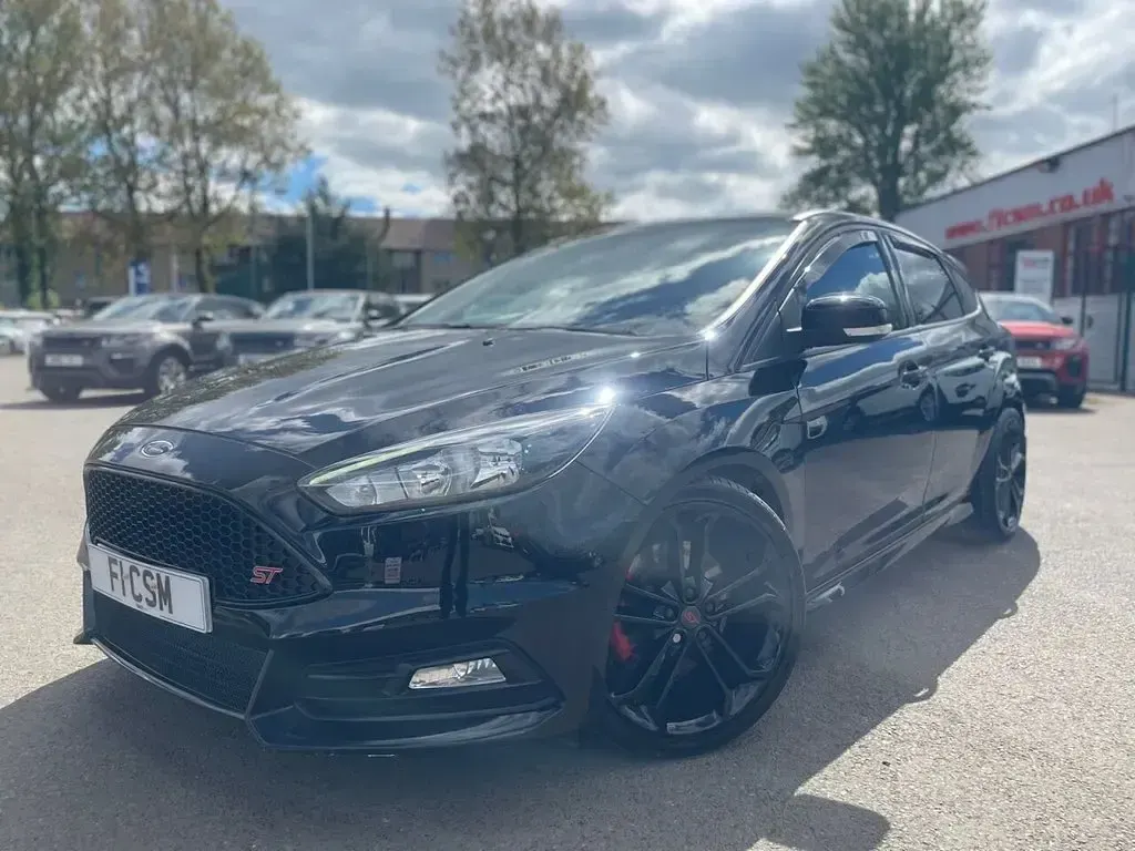 Used Ford Focus ST 250 HP (183 kW) 2017 Black Hatchback