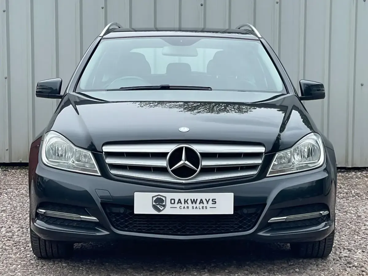Używany Mercedes C220 Executive 2013 Czarny Kombi