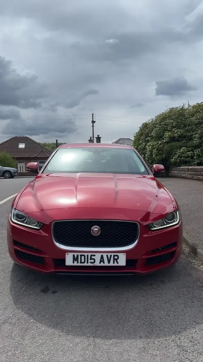 Usado Jaguar XE Portfolio 180 HP (132 kW) 2015 Vermelho Sedan
