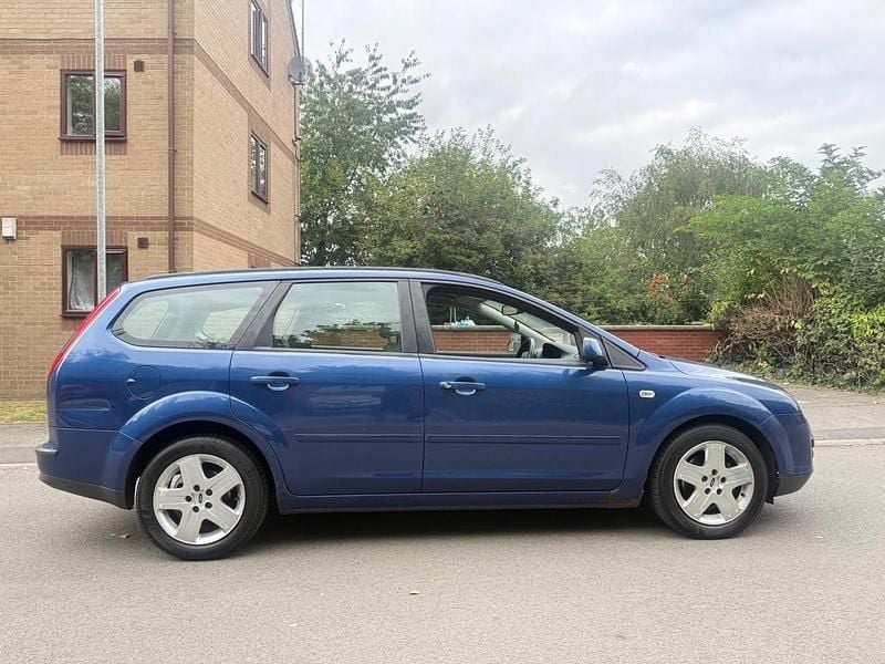 Begagnad Ford Focus Style 100 HK (73 kW) 2007 Blå Kombi