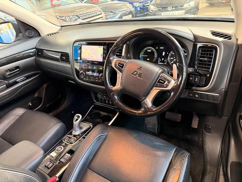 Used Mitsubishi Outlander P-HEV 200 HP (147 kW) 2017 Silver Estate