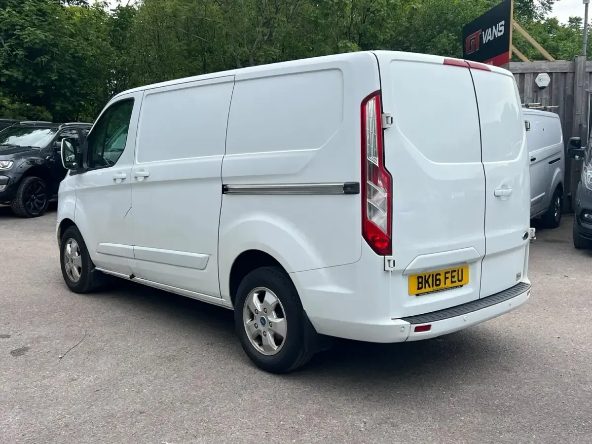 Begagnad Ford Transit Custom Limited 125 HK (91 kW) 2016 Vit Van