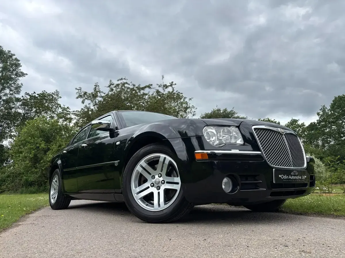 Used Chrysler 300C 250 HP (183 kW) 2007 Black Sedan