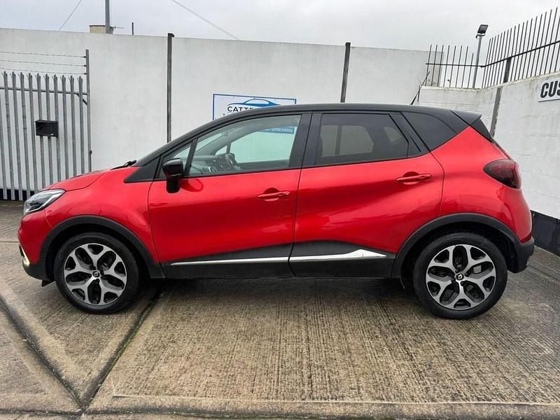 Used Renault Captur Signature 110 HP (80 kW) 2018 Red/black SUV