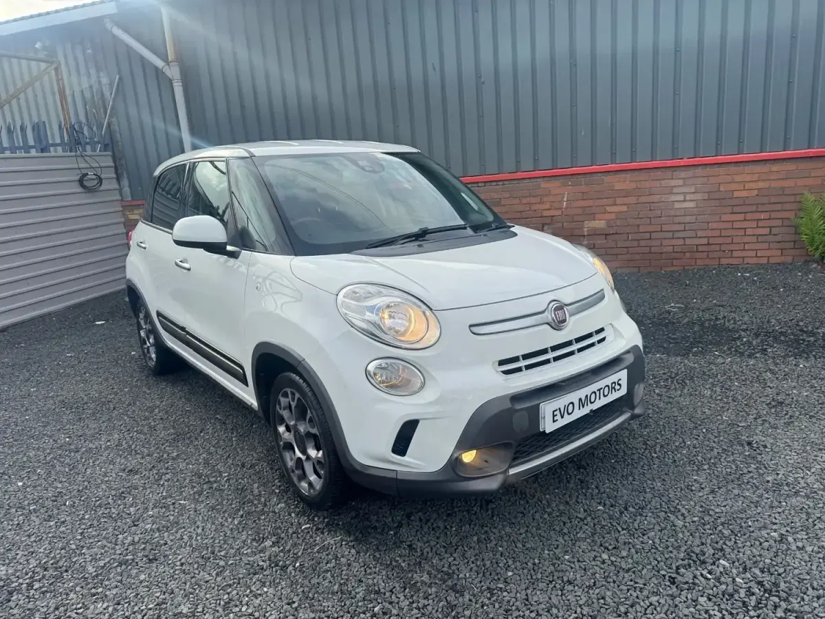 Gebraucht Fiat 500L Trekking 85 PS (62 kW) 2013 Weiß Van / Kleinbus