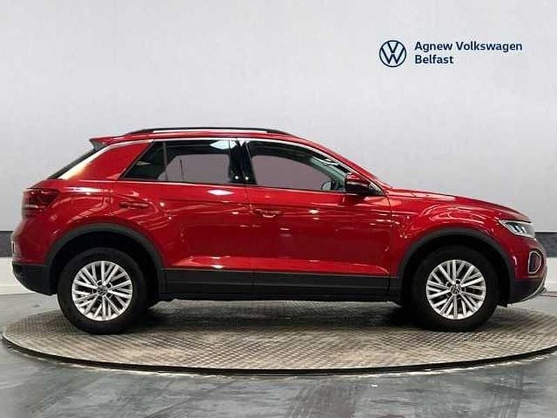 Used VW T-Roc Life 110 HP (80 kW) 2023 Red SUV