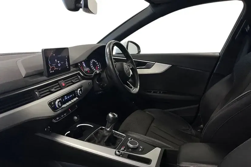 Used Audi A4 S-Line 150 HP (110 kW) 2017 White Estate