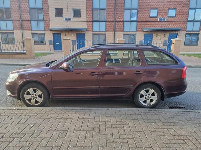 Used Skoda Octavia SE 122 HP (89 kW) 2010 Maroon Estate