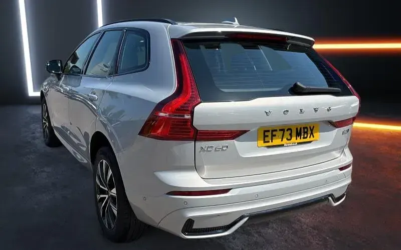 Used Volvo XC60 Plus 250 HP (183 kW) 2023 Silver SUV