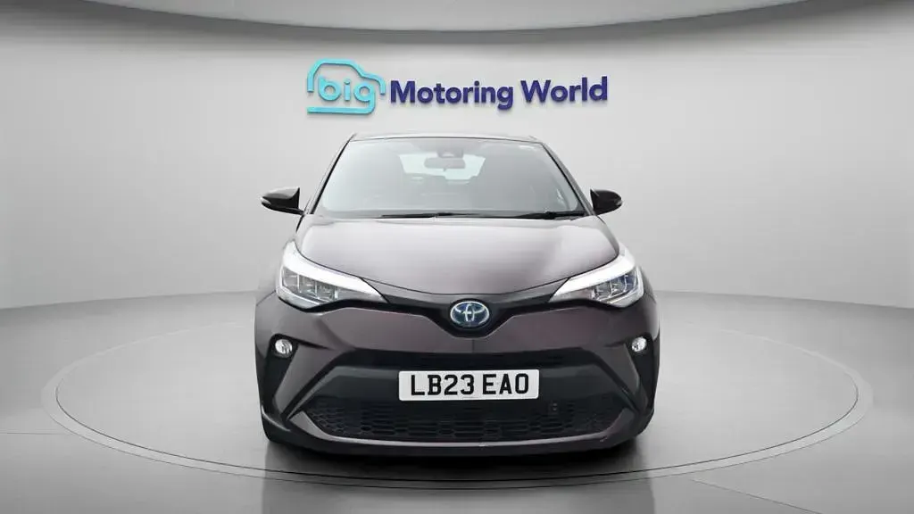 Used Toyota C-HR 122 HP (89 kW) 2023 Purple SUV