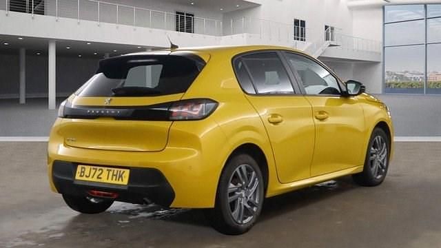 Używany Peugeot 208 Active+ 100 KM (73 kW) 2022 Żółty Hatchback