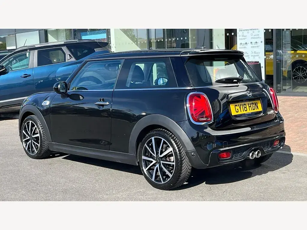 Używany Mini Cooper S Hatch 2018 Czarny Hatchback