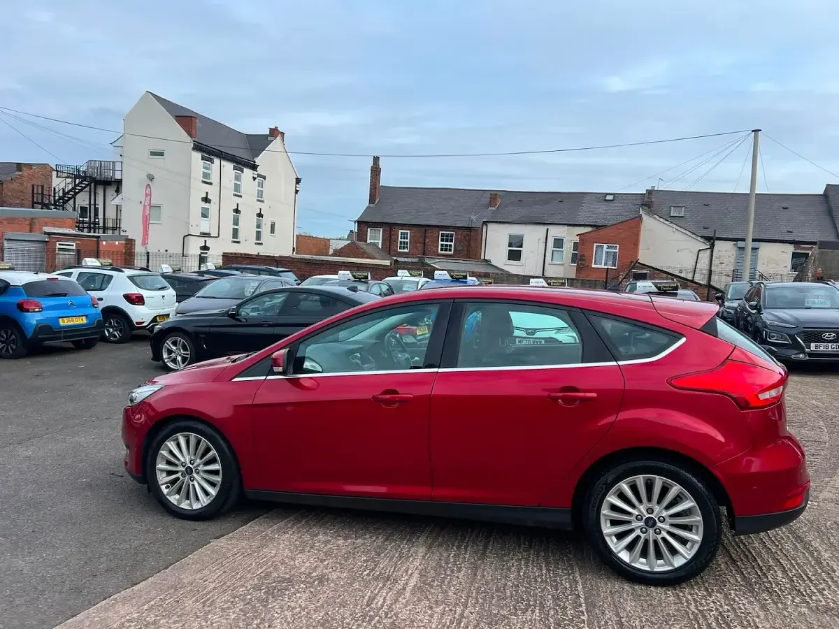 Used Ford Focus Titanium X 125 HP (91 kW) 2017 Red Hatchback
