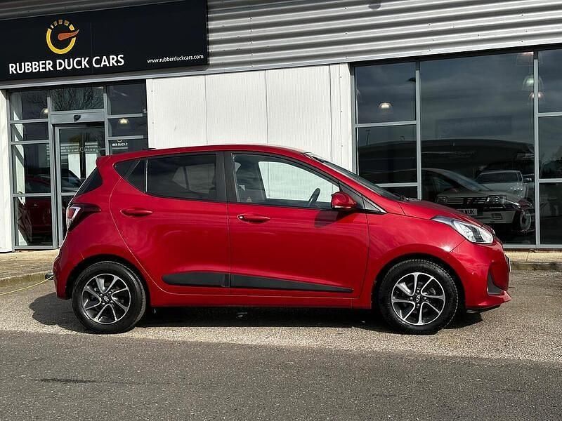 Used Hyundai i10 Premium 66 HP (48 kW) 2017 Red Hatchback