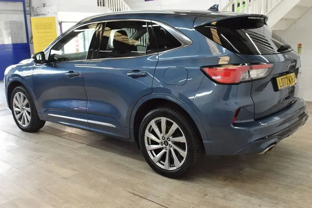Käytetty Ford Kuga Vignale 225 HP (165 kW) 2022 Sininen Katumaasturi