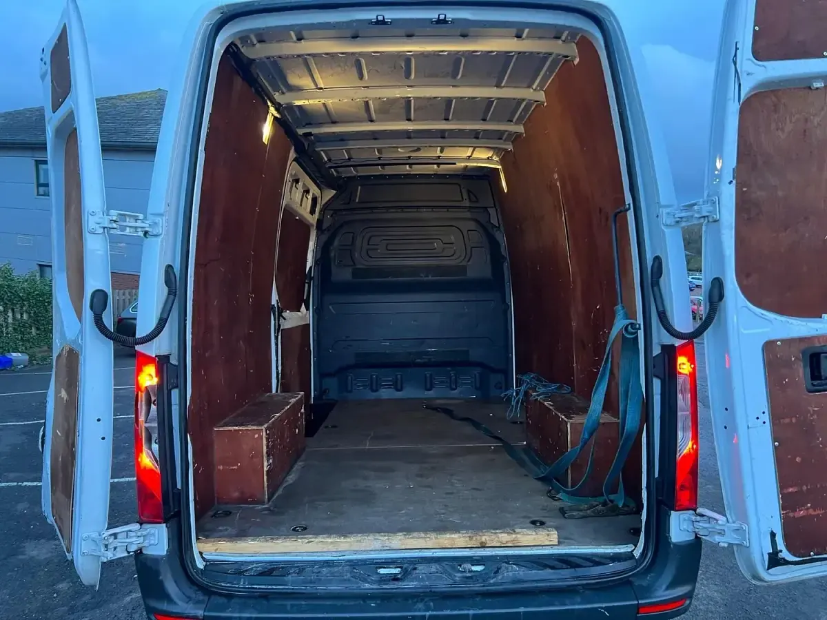 Used Mercedes Sprinter Progressive 148 HP (108 kW) 2022 White Van