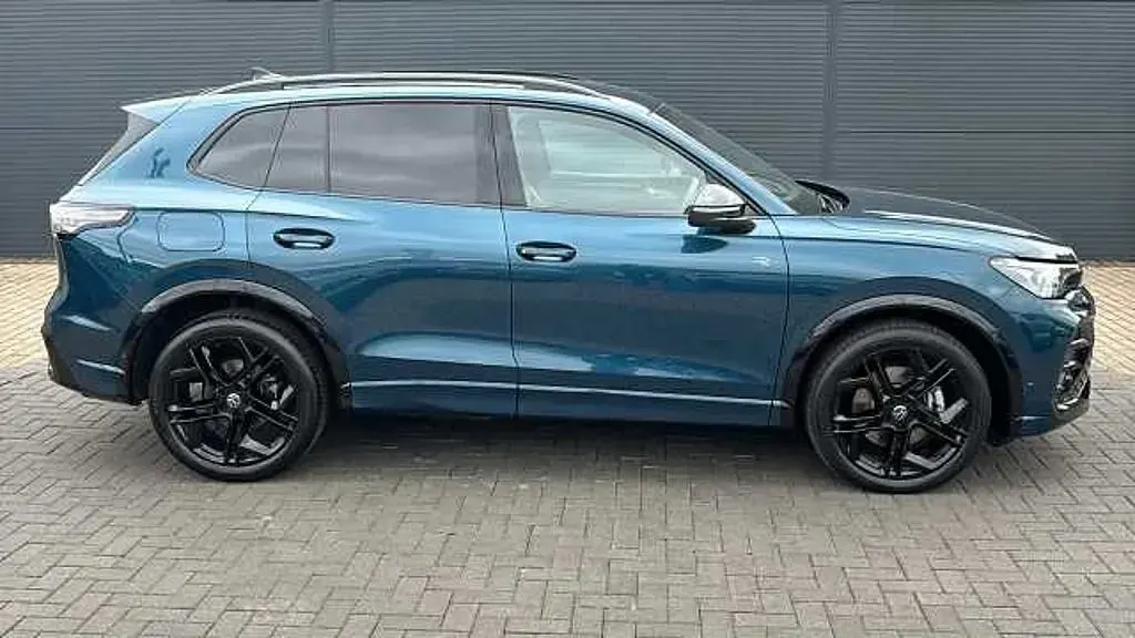 Używany VW Tiguan R-line 150 KM (110 kW) 2025 Niebieski SUV