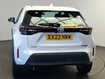 Used Toyota Yaris Hybrid 116 HP (85 kW) 2022 White Estate