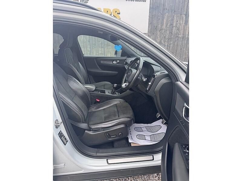 Used Volvo XC40 R-Design Pro 150 HP (110 kW) 2019 Silver SUV