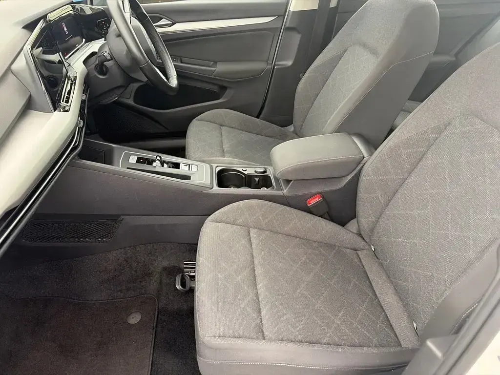 Used VW Golf VIII Life 150 HP (110 kW) 2022 White Hatchback