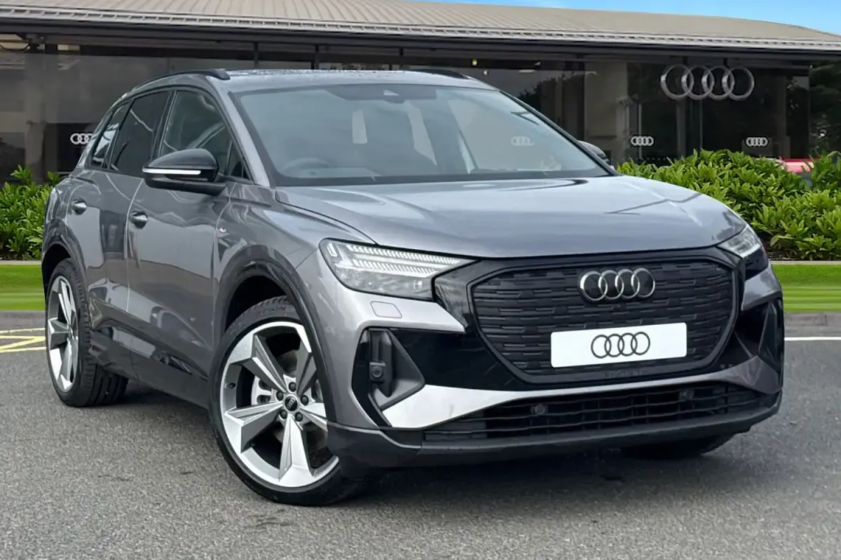 Novo Audi Q4 e-tron Black Edition 11 kW (15 HP) 2026 Cinzento SUV