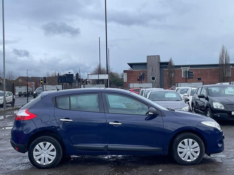 Used Renault Mégane III 110 HP (80 kW) 2011 Blue Hatchback