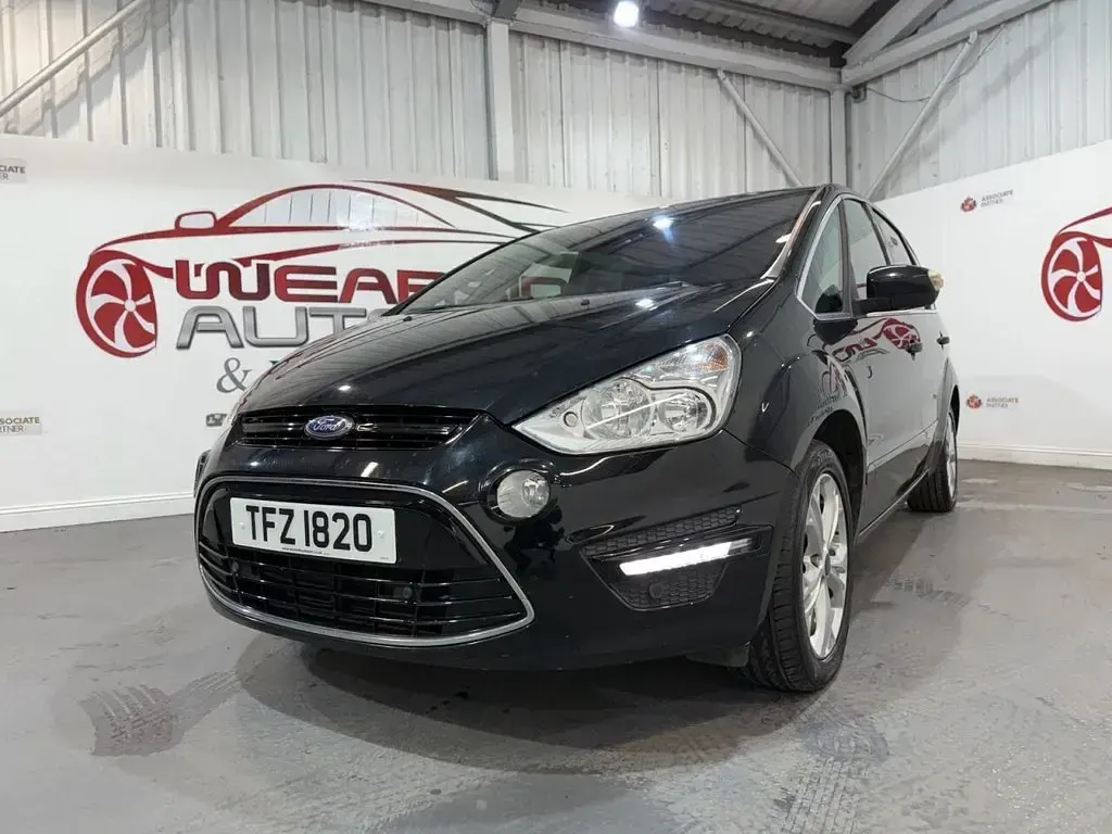 Used Ford S-MAX Titanium 140 HP (102 kW) 2014 Black MPV
