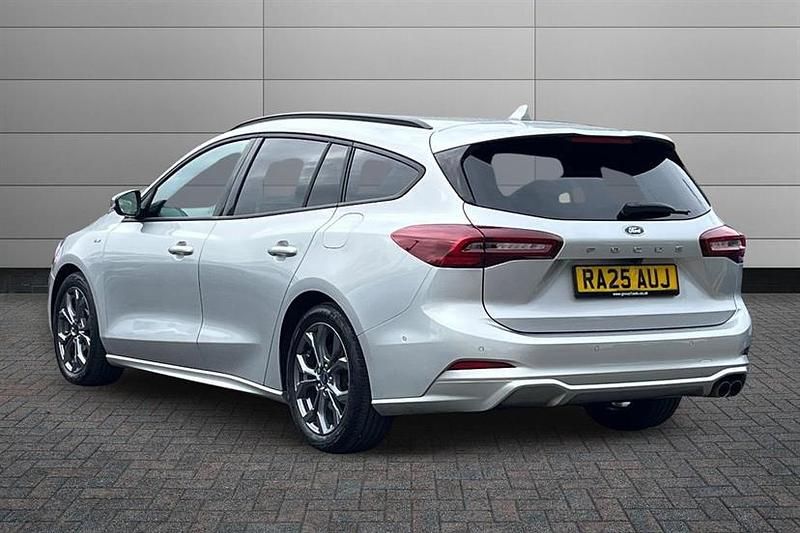 Used Ford Focus ST-Line 155 HP (114 kW) 2025 Moondust silver Estate