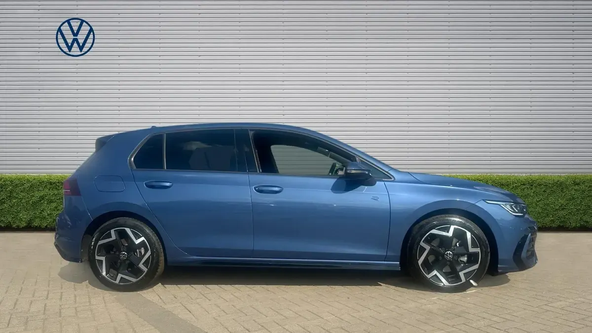 Used VW Golf VIII R-line 150 HP (110 kW) 2025 Blue Hatchback