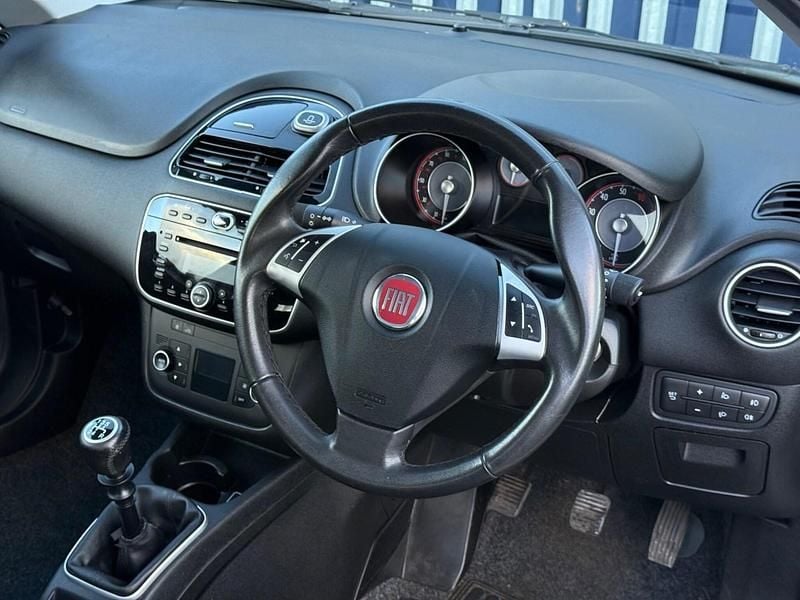 Used Fiat Punto Easy Plus 69 HP (50 kW) 2016 White Hatchback