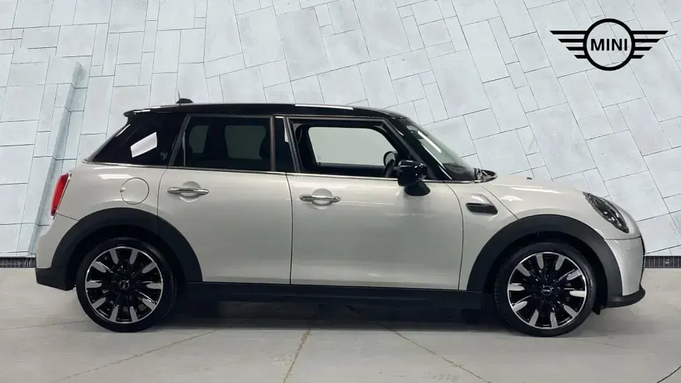Used Mini Cooper Exclusive 134 HP (98 kW) 2022 Silver Hatchback