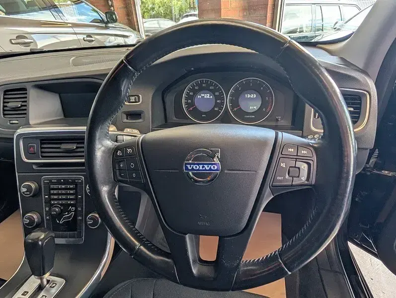 Used Volvo V60 163 HP (119 kW) 2011 Black Estate