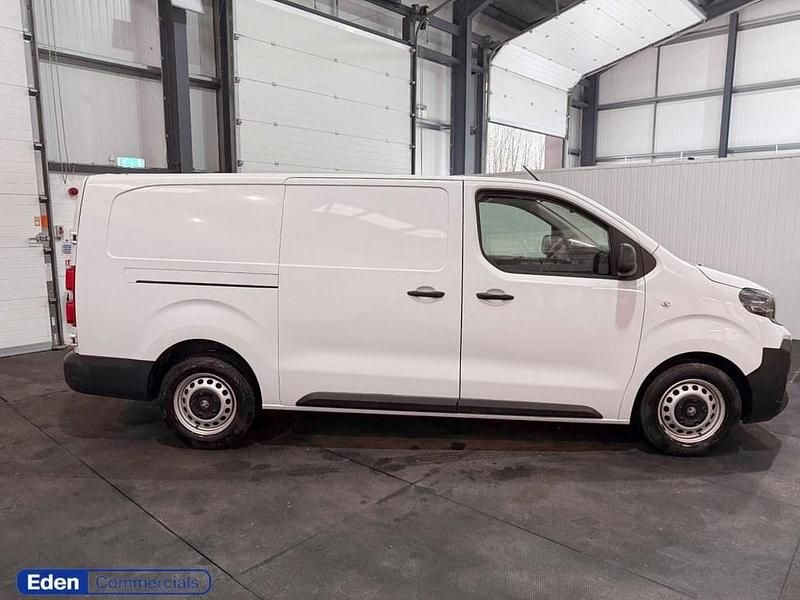 Gebraucht Vauxhall Vivaro 145 PS (106 kW) 2024 Weiß Van / Kleinbus