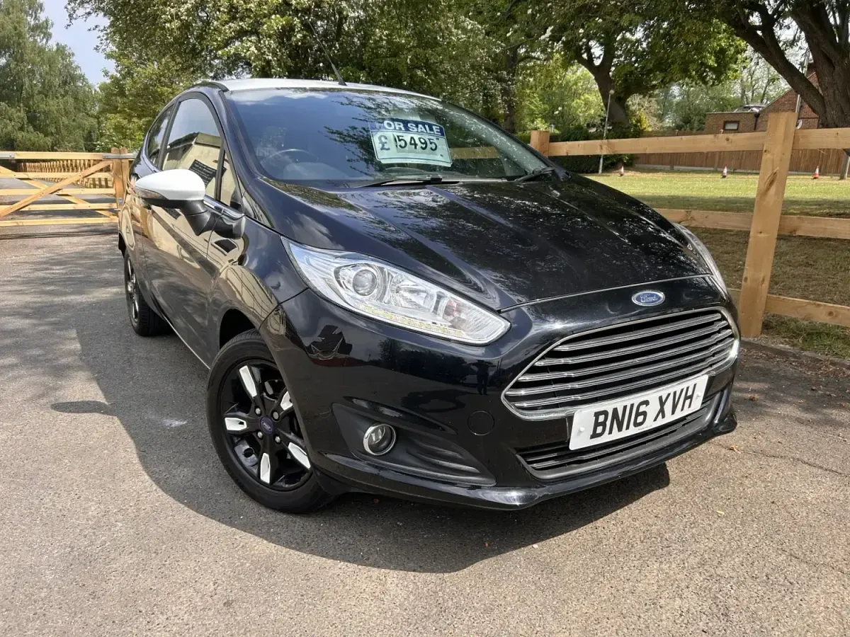 Usado Ford Fiesta Zetec 82 CV (60 kW) 2016 Negro Utilitario