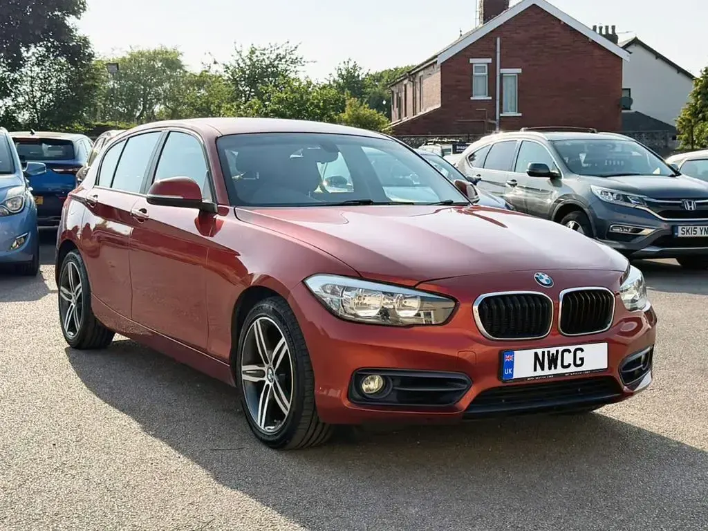Used BMW 120 Sport Line 190 HP (139 kW) 2018 Orange Hatchback