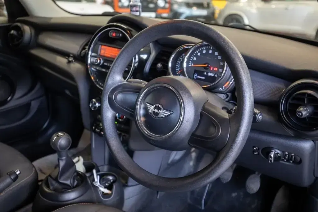 Usado Mini Cooper Hatch 136 HP (100 kW) 2017 Preto Citadino