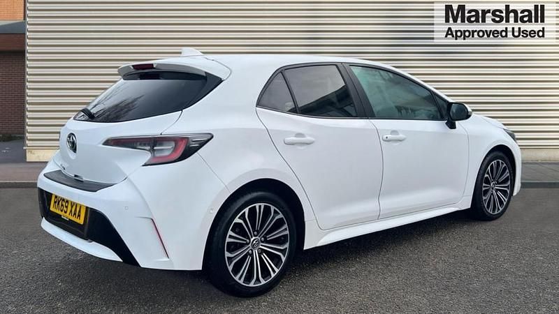 Used Toyota Corolla Design 116 HP (85 kW) 2019 White