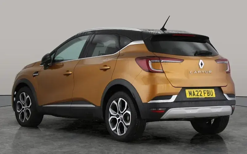 Used Renault Captur Version S 91 HP (66 kW) 2022 Orange/black SUV
