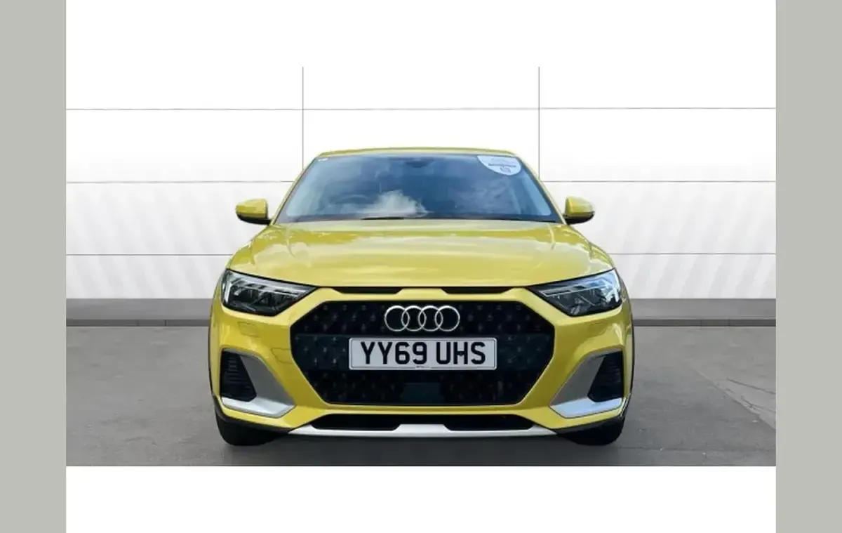 Used Audi A1 Design 113 HP (83 kW) 2019 Yellow SUV