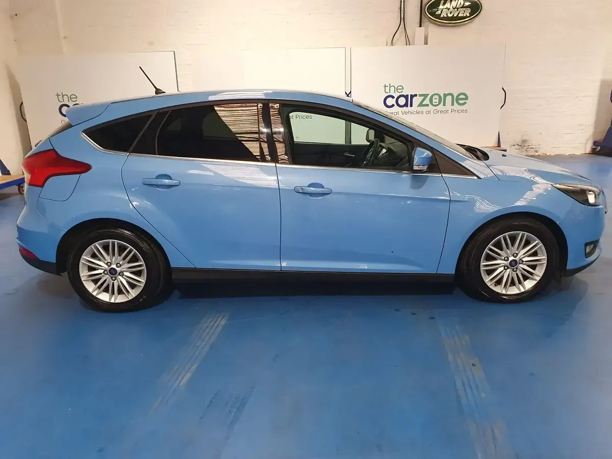 Used Ford Focus Zetec 125 HP (91 kW) 2017 Blue Hatchback