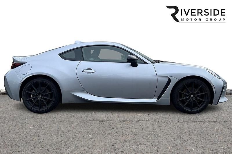Used Toyota GR86 235 HP (172 kW) 2022 Silver Coupe